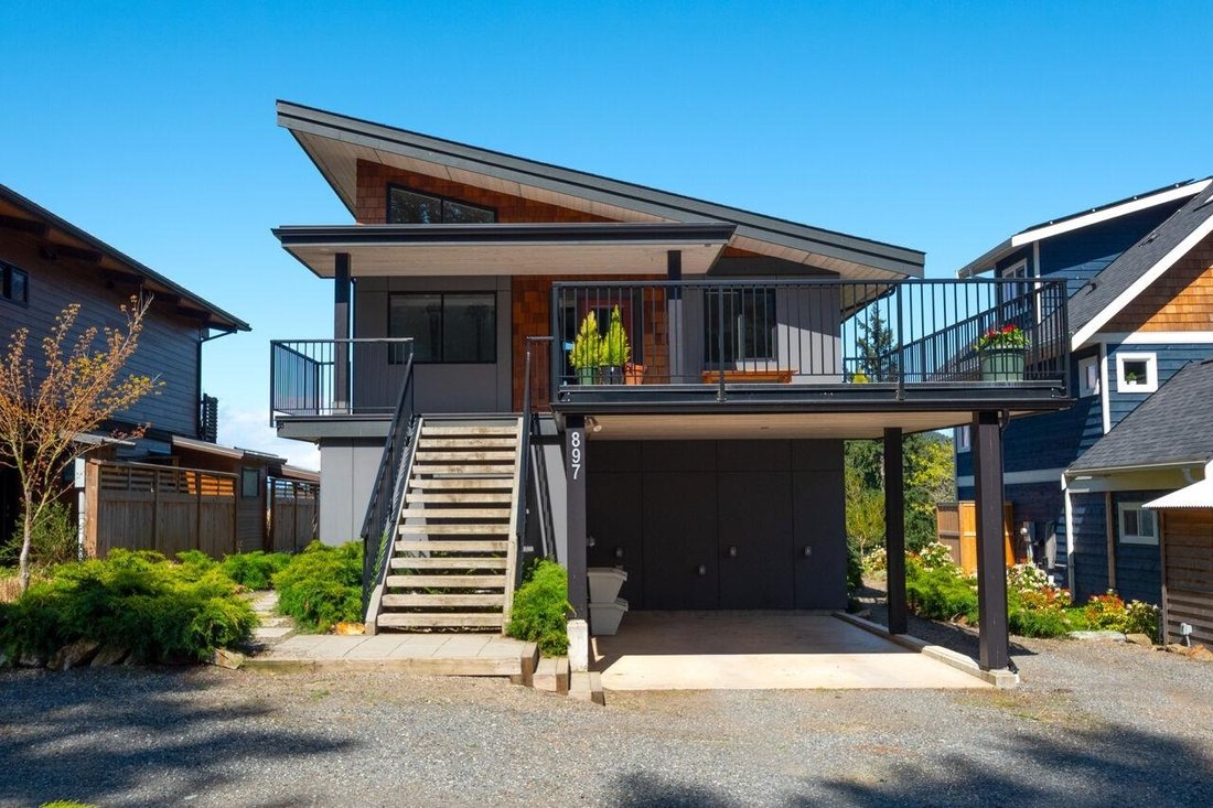 House in Bowen Island, British Columbia, Canada 2 - 18248016