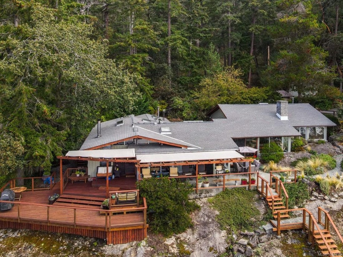 House in Saltspring Island, British Columbia, Canada 3 - 18247296
