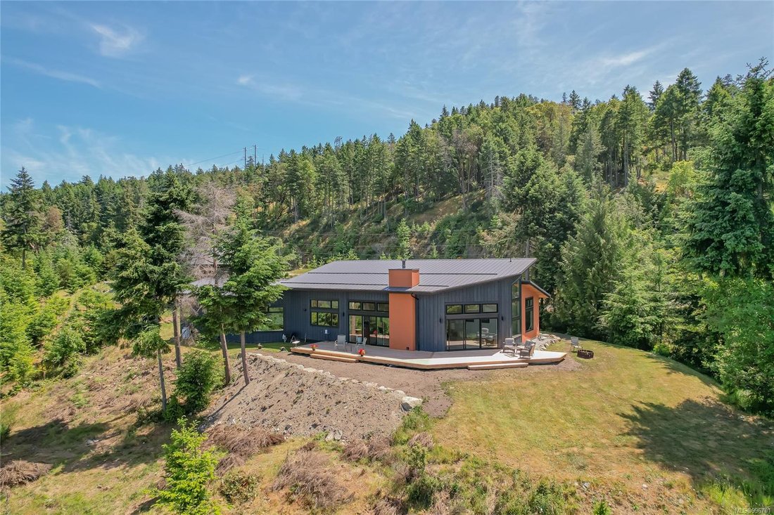 House in Saltspring Island, British Columbia, Canada 1 - 18247235