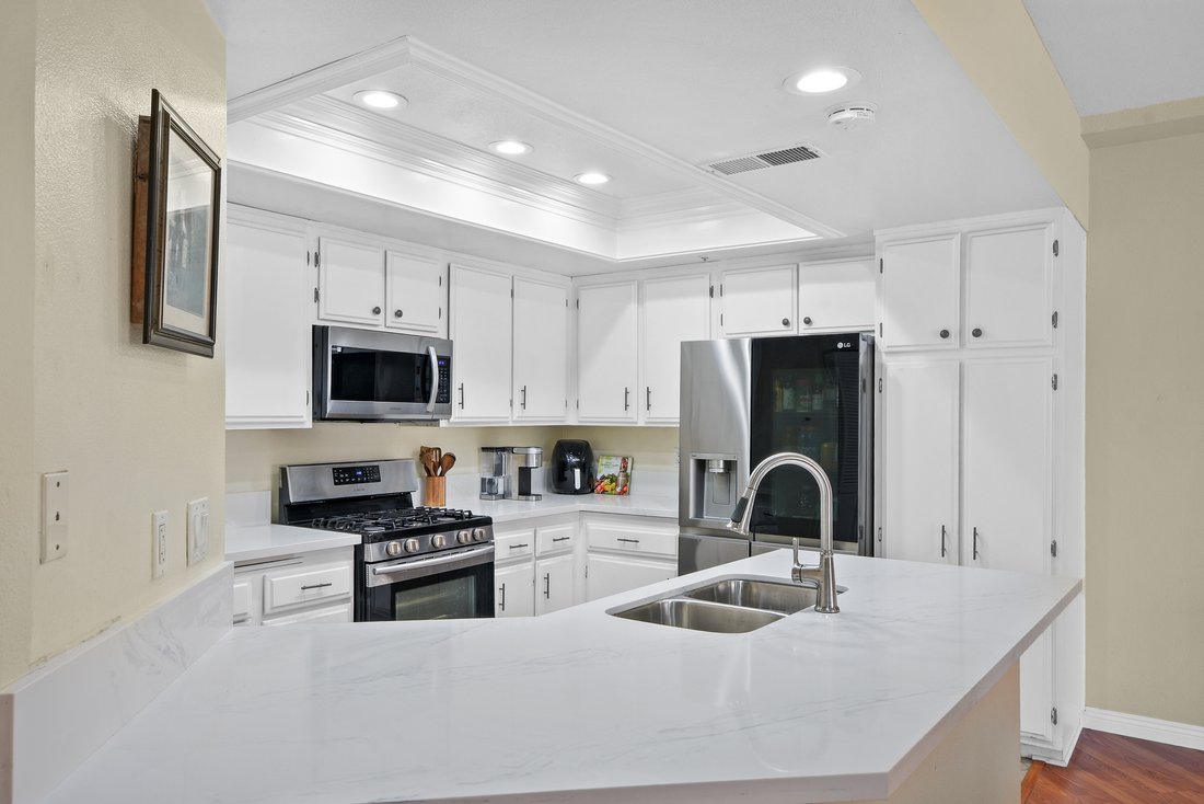 Condo in Garden Grove, California, United States 2 - 18246888