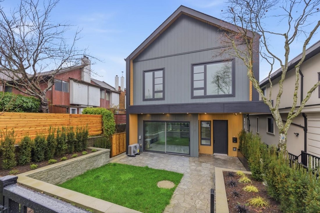 House in Vancouver, British Columbia, Canada 2 - 18247935