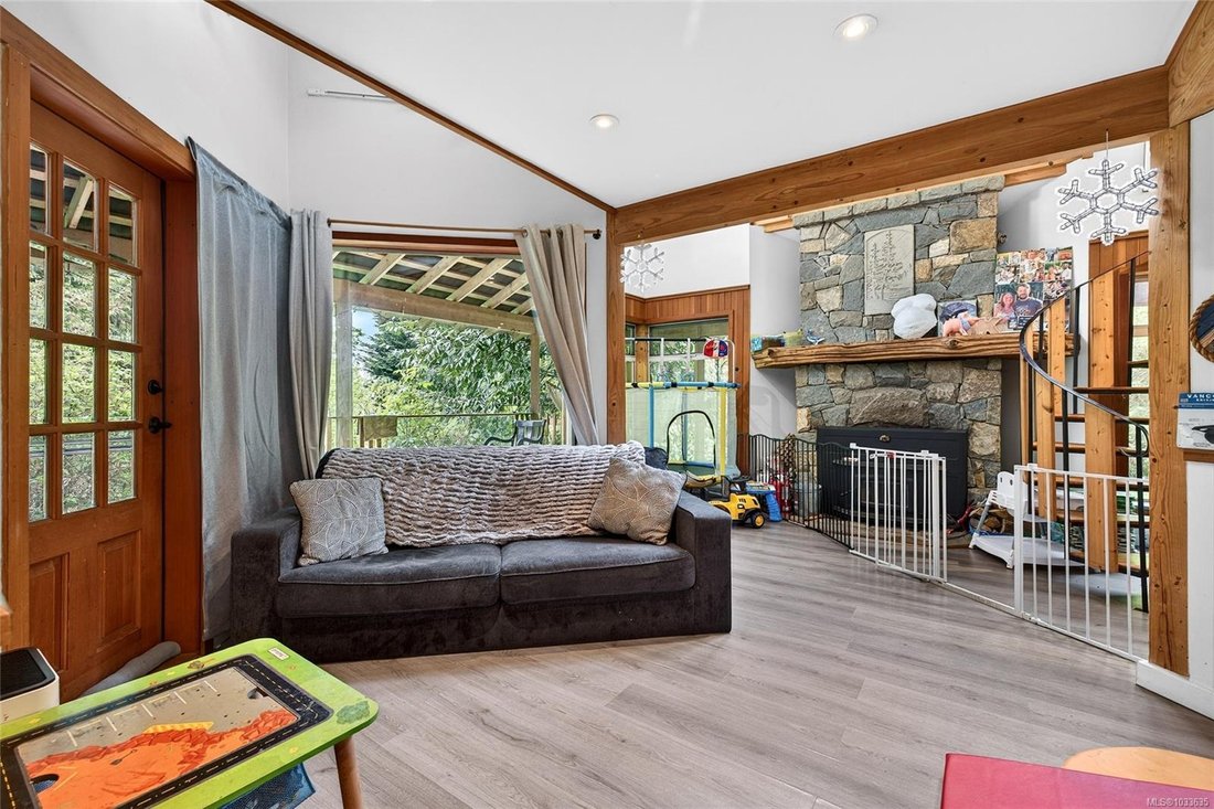 House in Saltspring Island, British Columbia, Canada 5 - 18247511