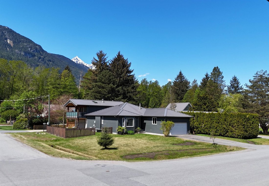 House in Squamish, British Columbia, Canada 1 - 18247519