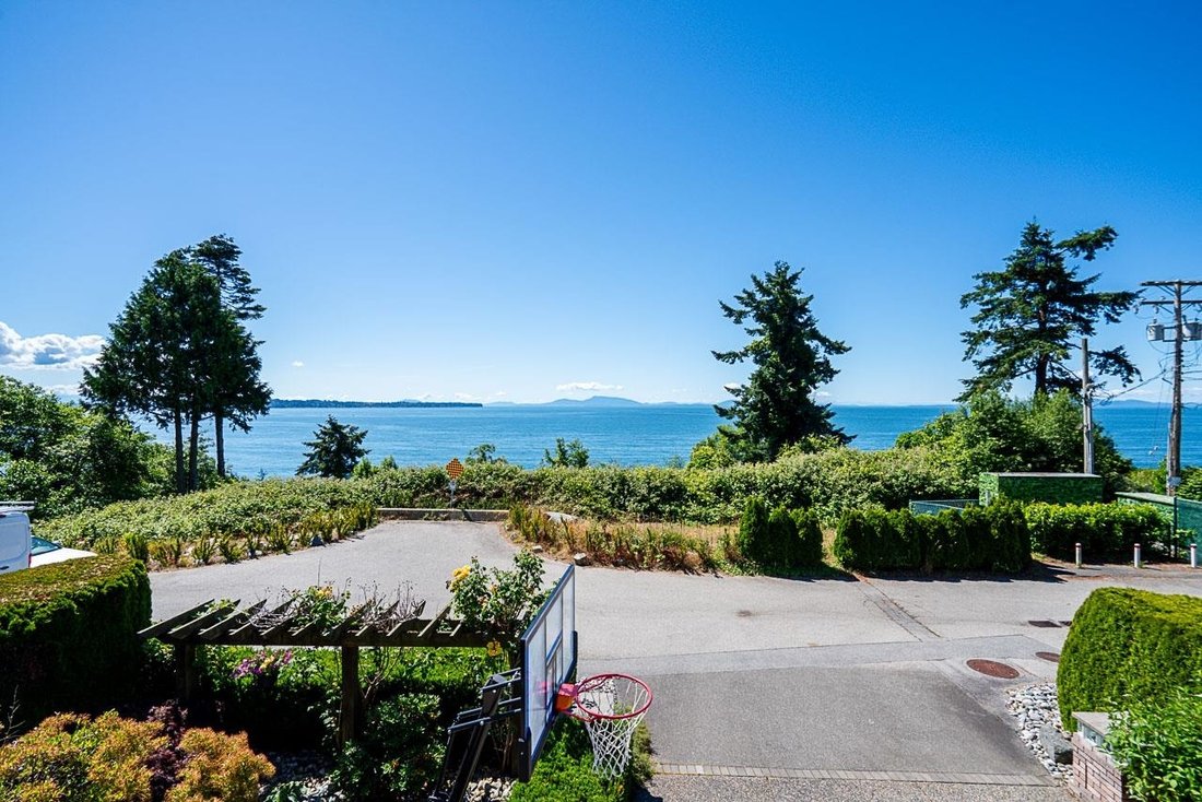 House in Surrey, British Columbia, Canada 3 - 18247521