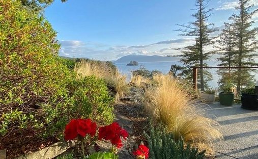 House in Saltspring Island, British Columbia, Canada 1