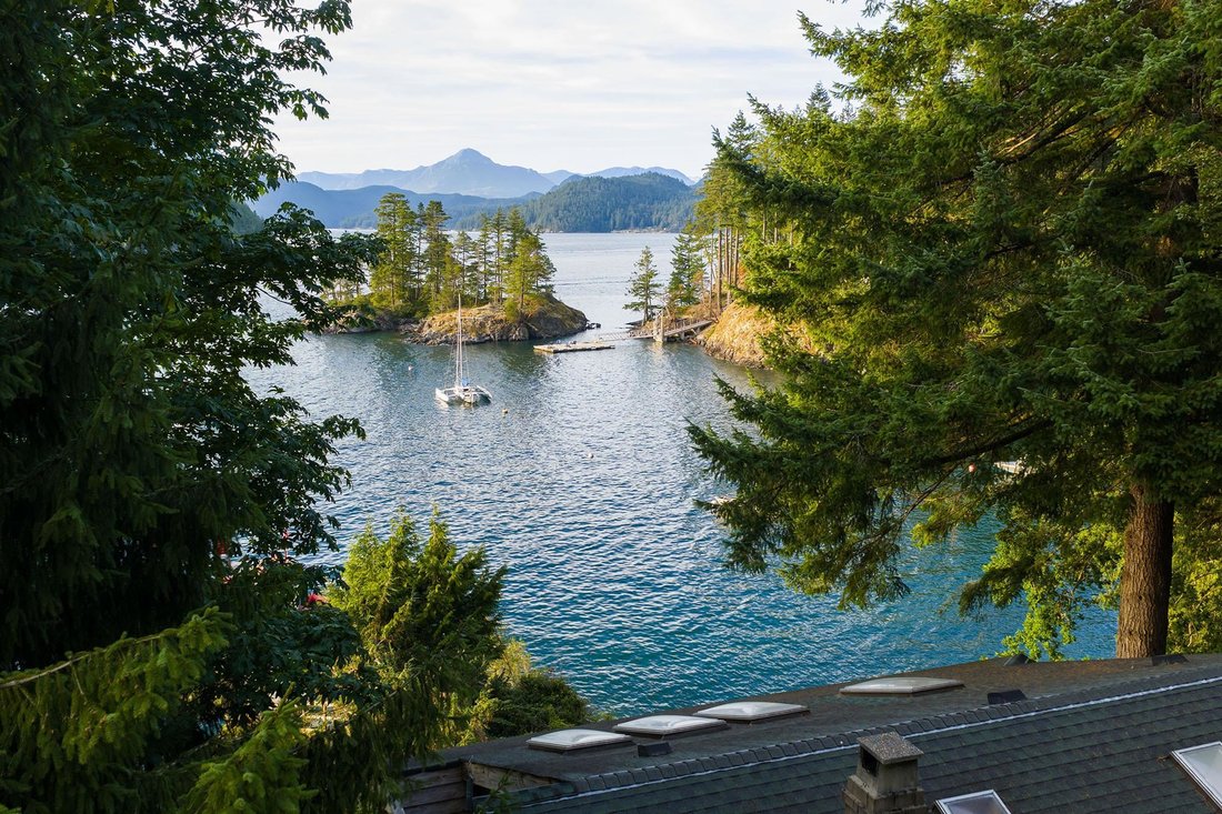 House in Bowen Island, British Columbia, Canada 3 - 18248182