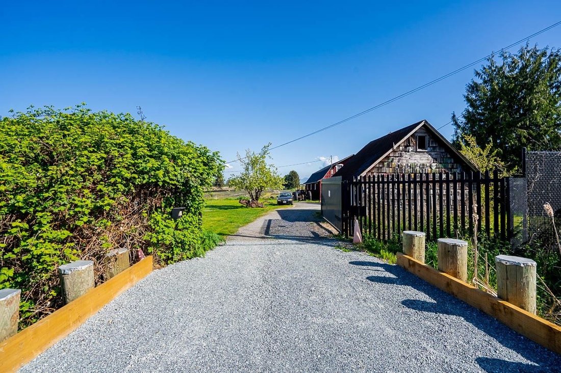 House in Surrey, British Columbia, Canada 2 - 18248004