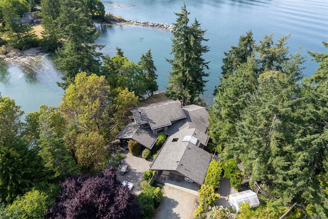House in Galiano Island, British Columbia, Canada 5 - 18247202