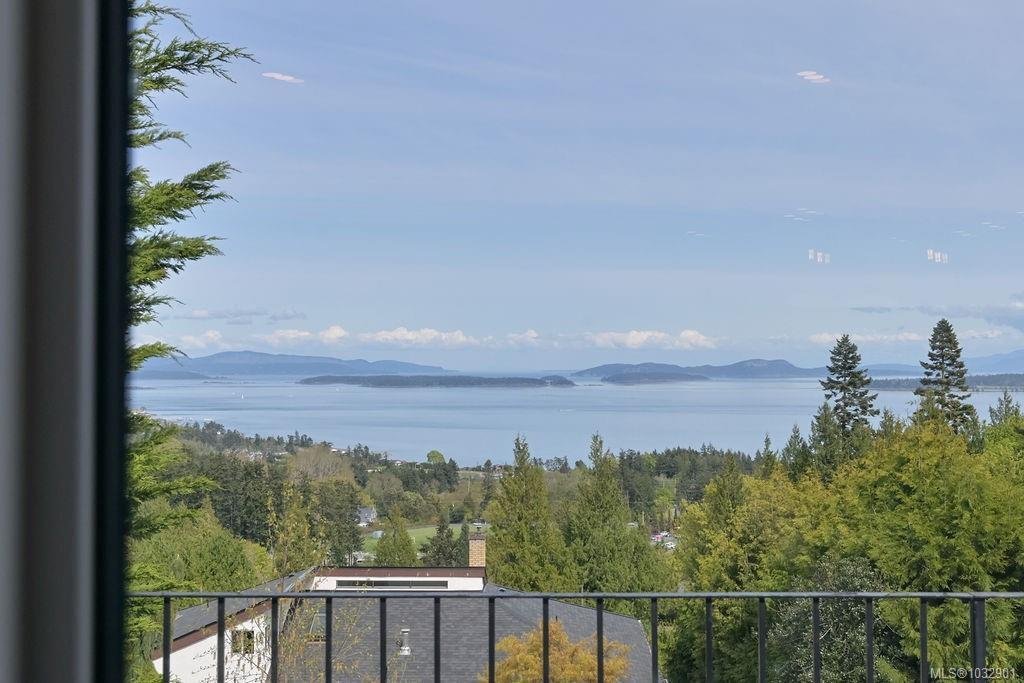 House in North Saanich, British Columbia, Canada 2 - 18247146