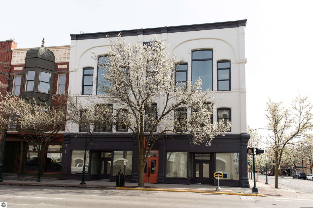 Condo in Garfield Township, Michigan, United States 2 - 18246769