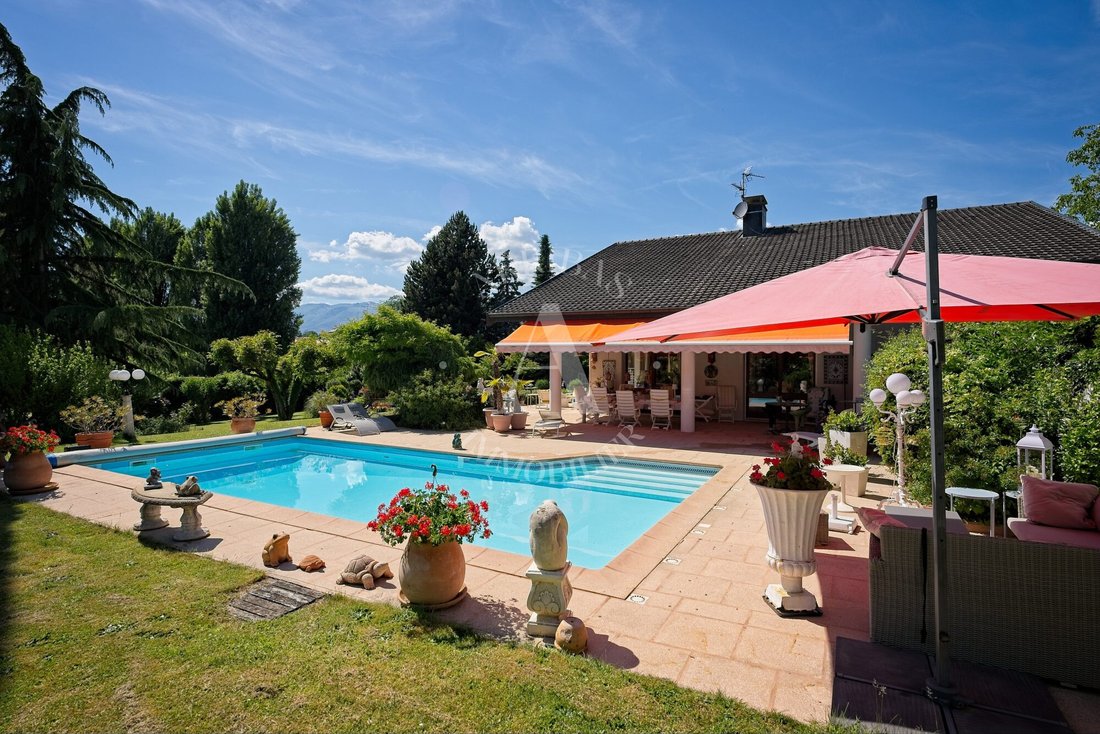 House in Prévessin-Moëns, Auvergne-Rhône-Alpes, France 1 - 18246974