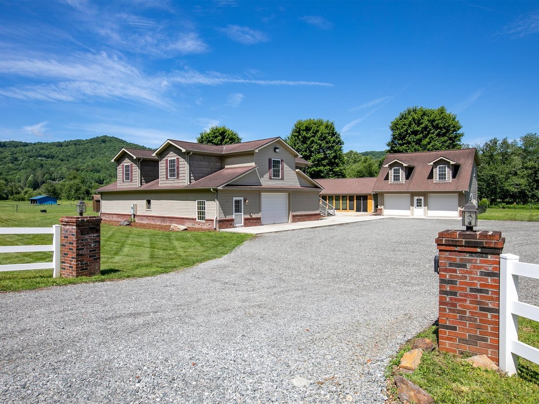 House in Pisgah Forest, North Carolina, United States 1 - 18246804