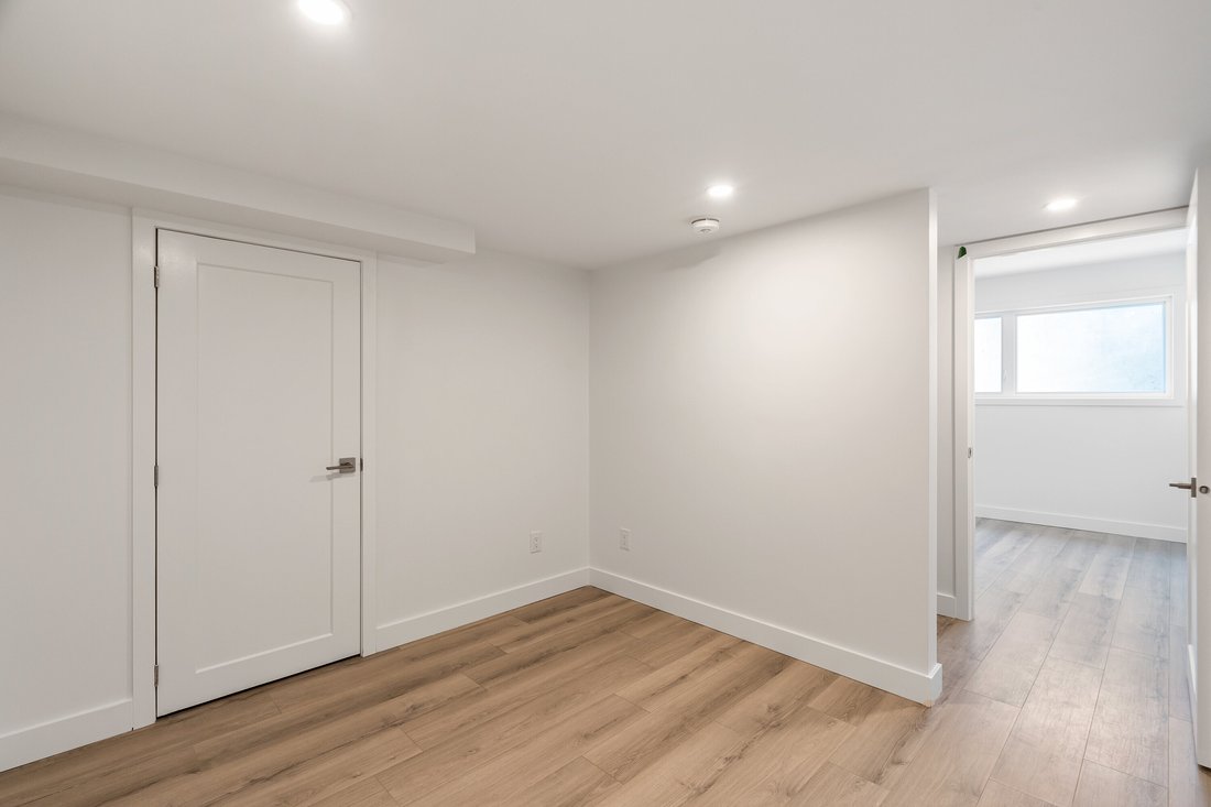 House in Ottawa, Ontario, Canada 5 - 18247321