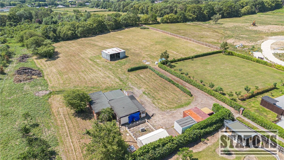 House in Hertfordshire, England 3 - 18040305