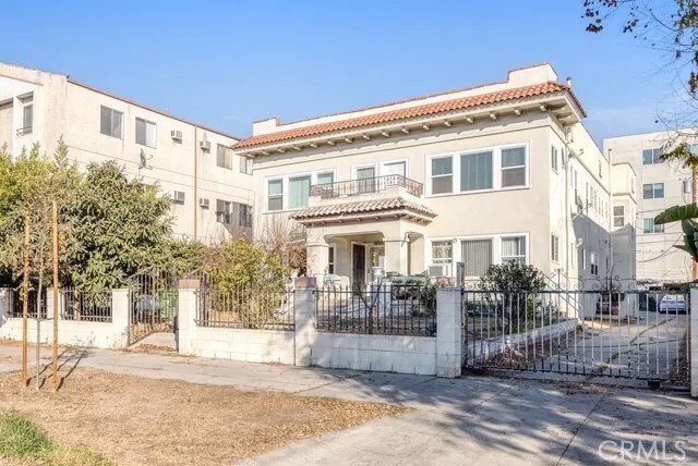 Los Angeles, California, United States 2 - 18247833