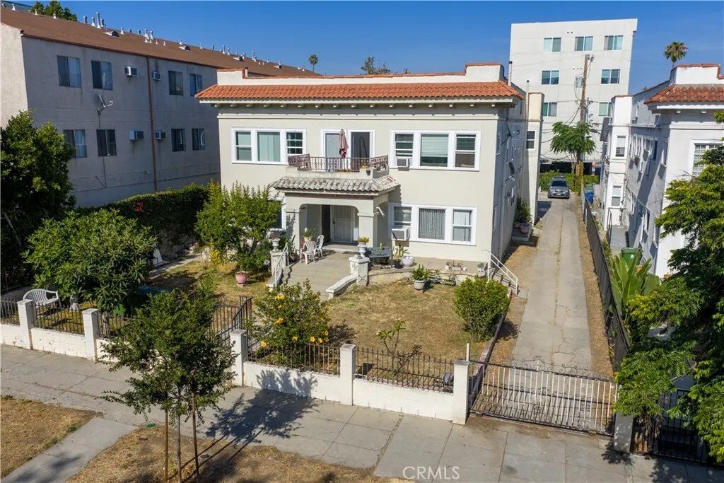 Los Angeles, California, United States 3 - 18247833