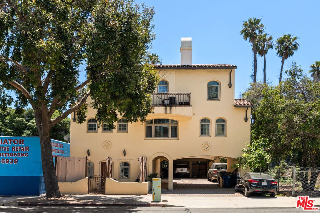 Ventura, California, United States 1 - 18247661
