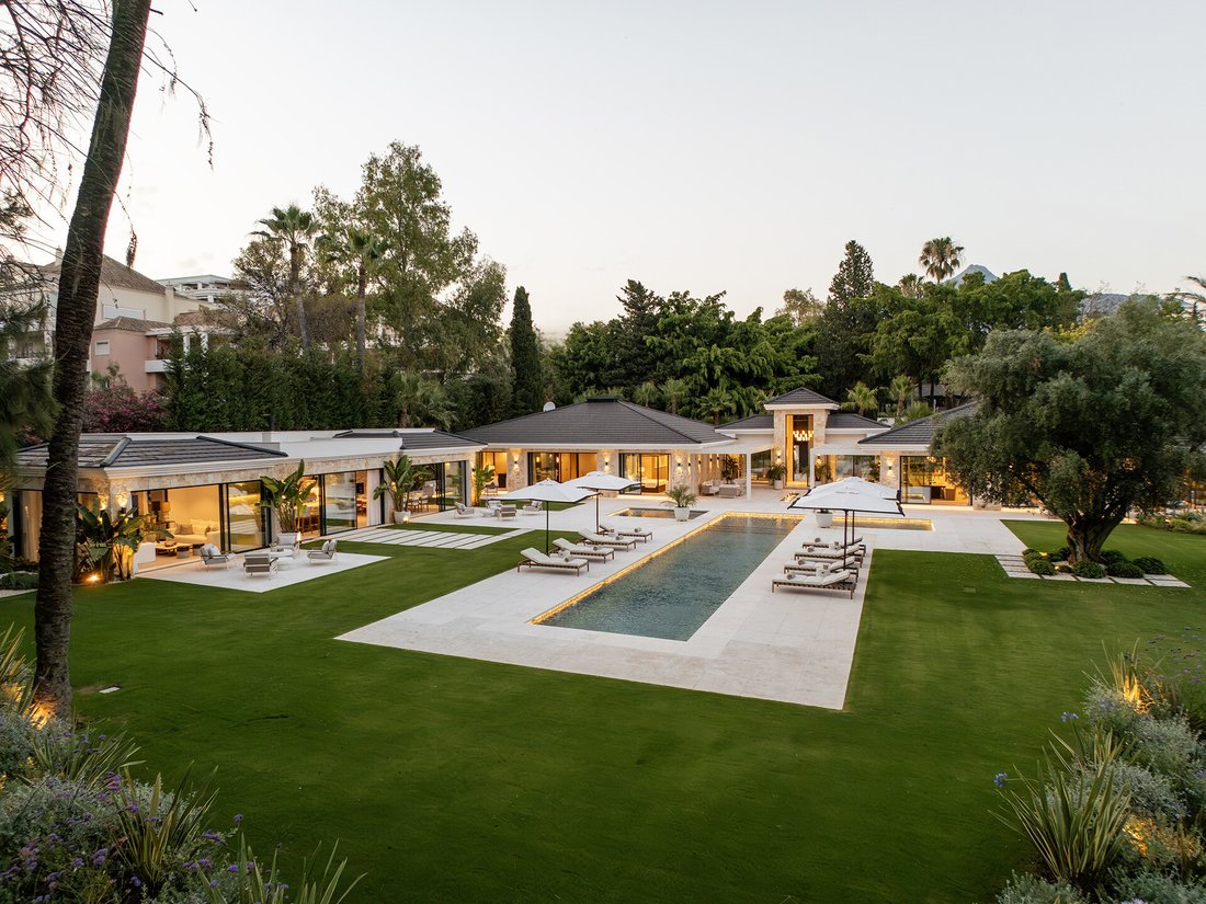 Villa in Puerto Banus, Marbella, Spain 1 - 18248323