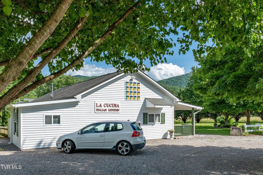 House in Mountain City, Tennessee, United States 5 - 18248089
