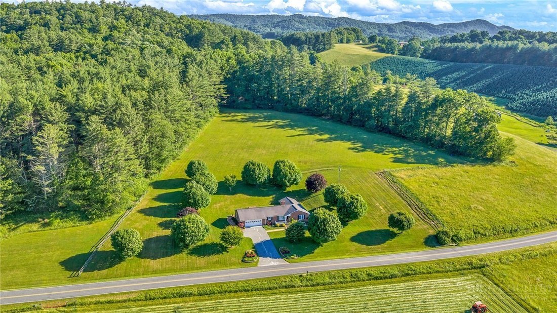House in West Jefferson, North Carolina, United States 4 - 18247650