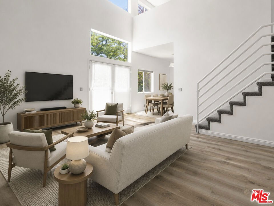 Los Angeles, California, United States 5 - 18152211