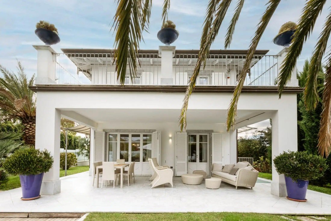 Villa in Vittoria Apuana, Forte dei Marmi, Tuscany 1 - 14849350