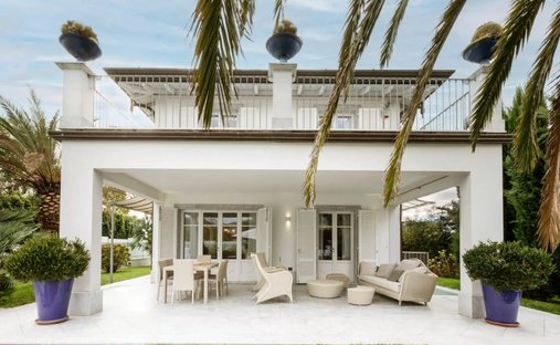 Villa in Vittoria Apuana, Forte dei Marmi, Tuscany 1