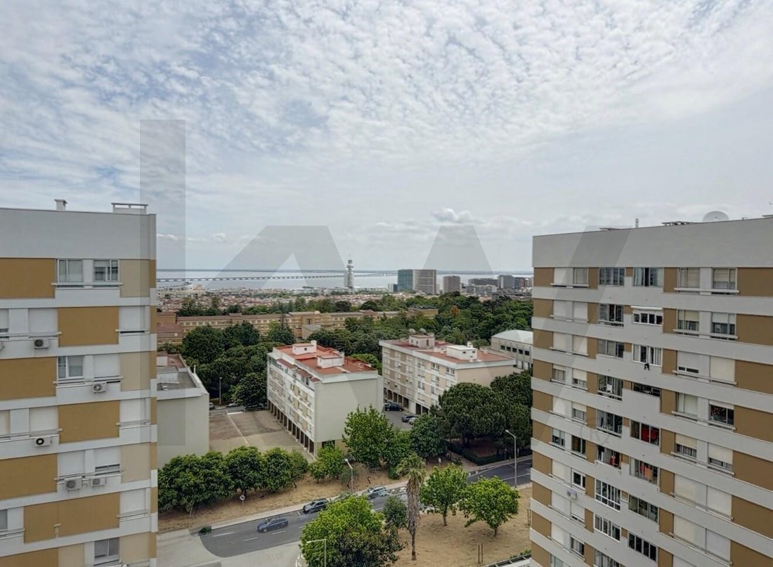 Apartment in Moscavide e Portela, Lisbon, Portugal 2 - 18248079