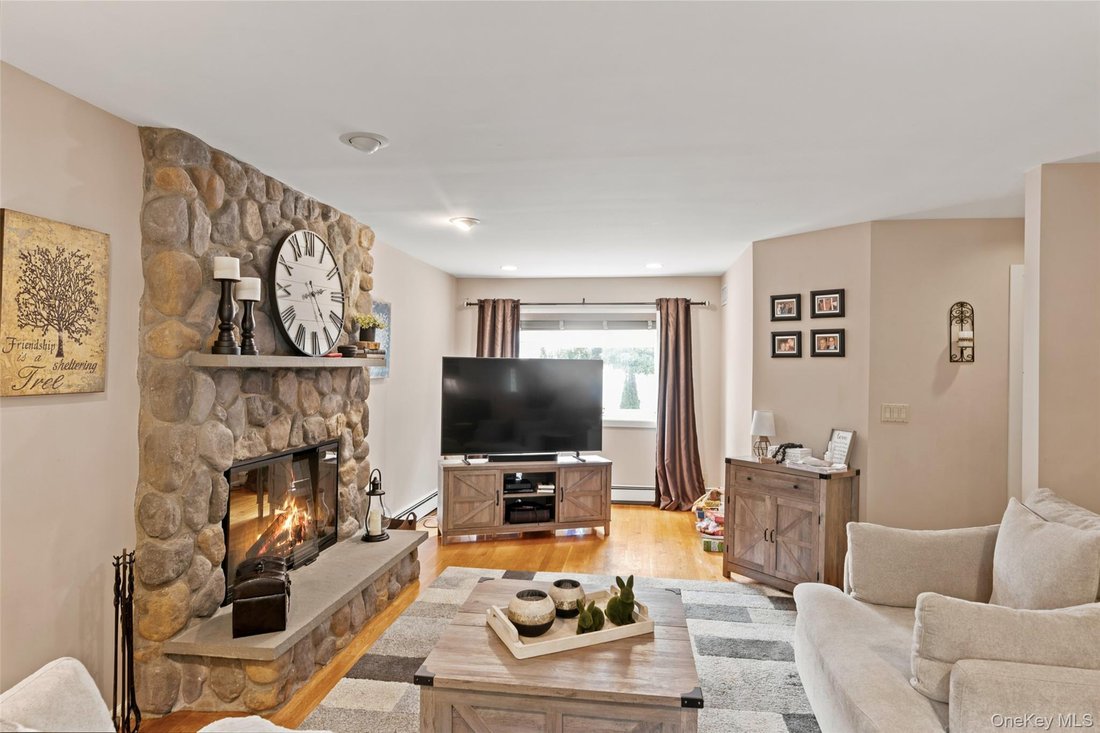 House in Massapequa Park, New York, United States 5 - 18247960