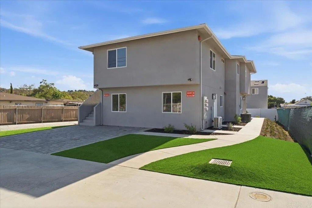 Chula Vista, California, United States 2 - 18247844