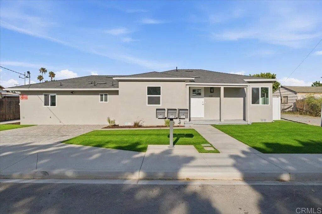 San Diego, California, United States 1 - 18247835