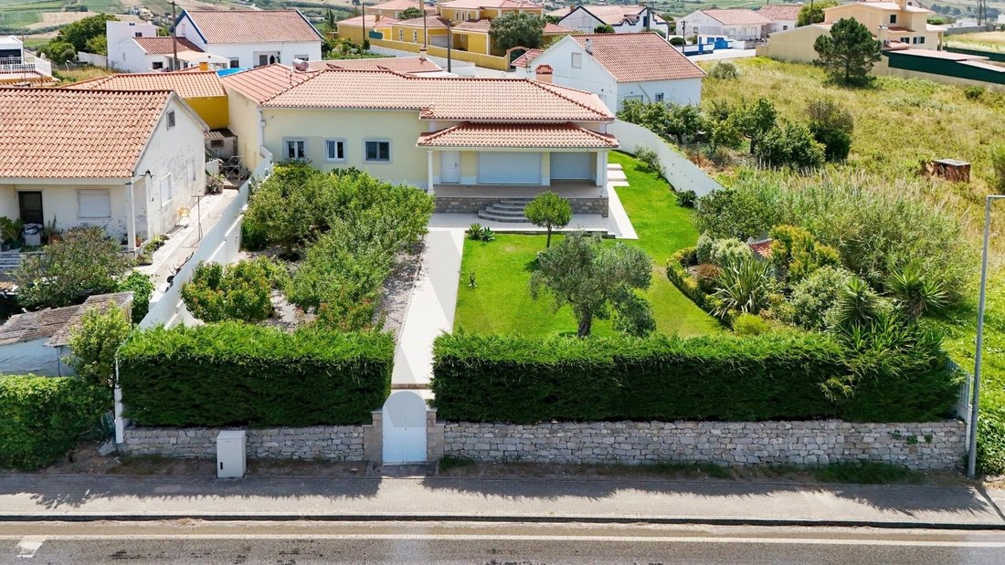 Townhouse in Sao Pedro da Cadeira, Lisbon, Portugal 3 - 18248312