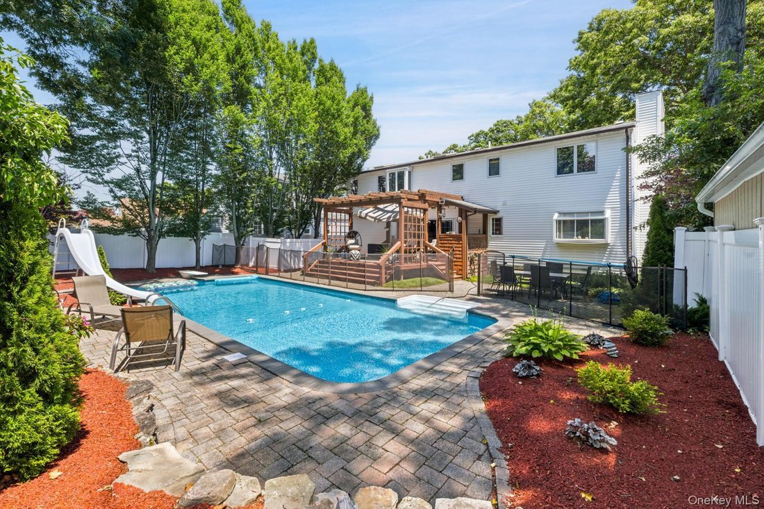 House in Massapequa Park, New York, United States 1 - 18247960