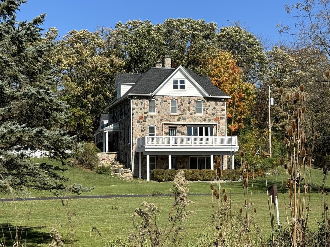 House in Delafield, Wisconsin, United States 2 - 18248057
