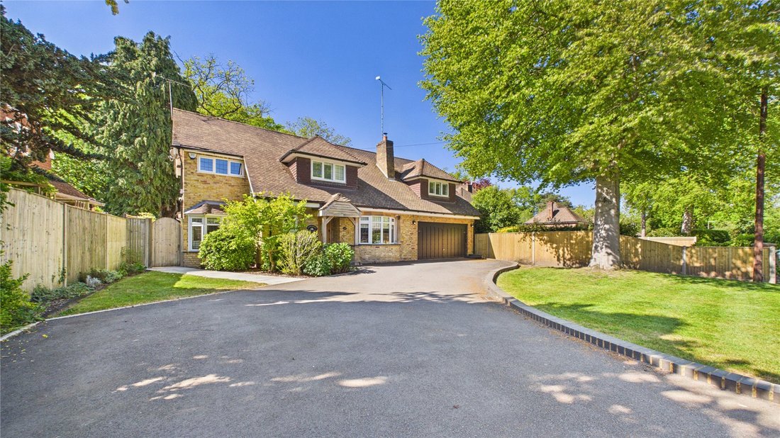 House in Heatherside, Surrey Heath, England 1 - 16940344