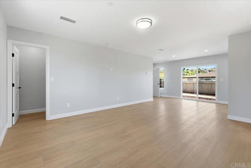 Chula Vista, California, United States 4 - 18247844