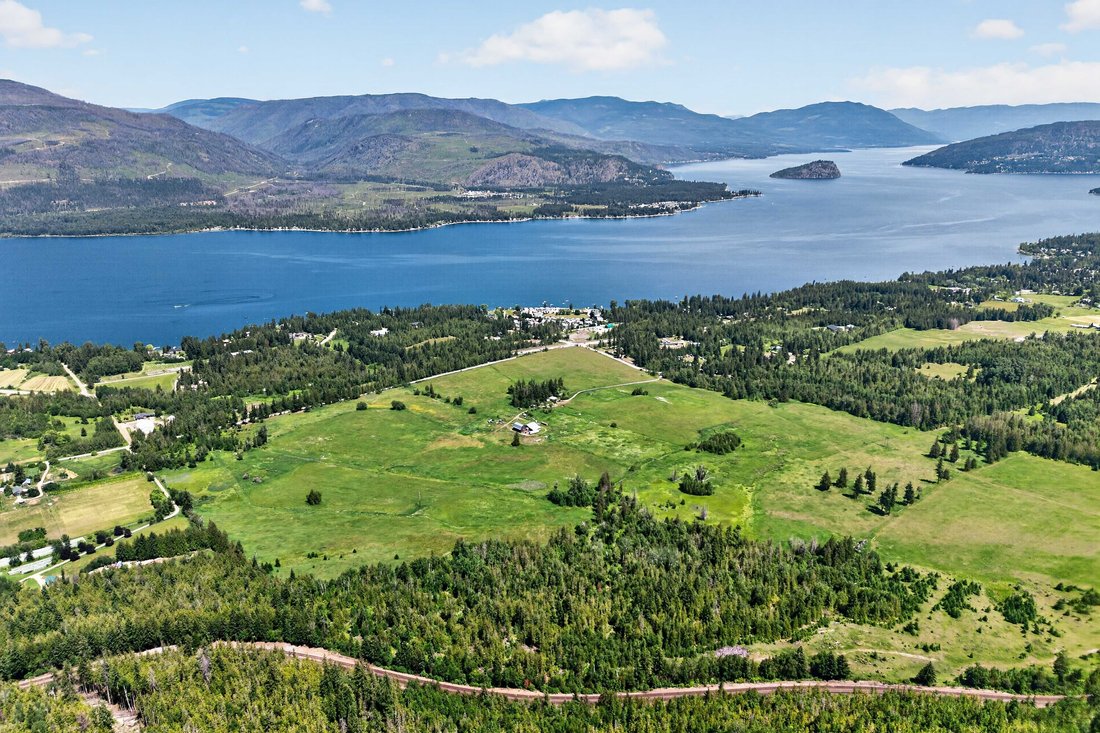 Farm Ranch in Sorrento, British Columbia, Canada 3 - 18248702