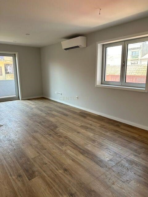 Apartment in Cedofeita, Santo Ildefonso, Se, Miragaia, Sao Nicolau e Vitoria, Porto District, Portugal 3 - 18248658