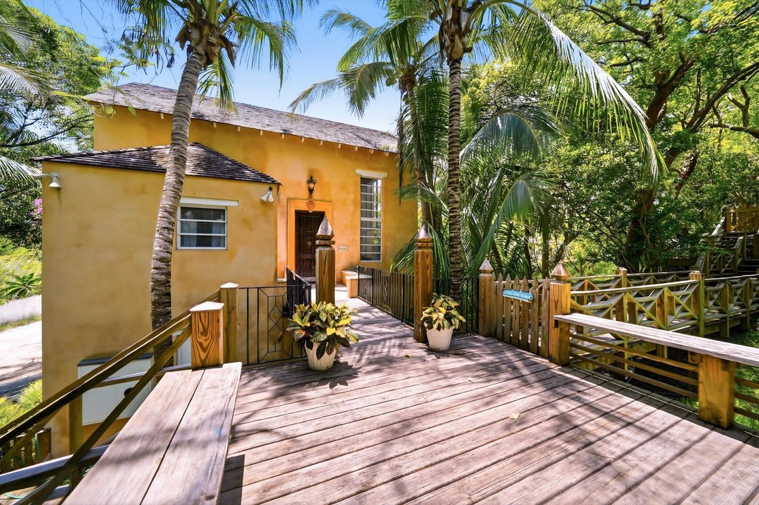 Dunmore Town, Harbour Island, The Bahamas 2 - 18248835