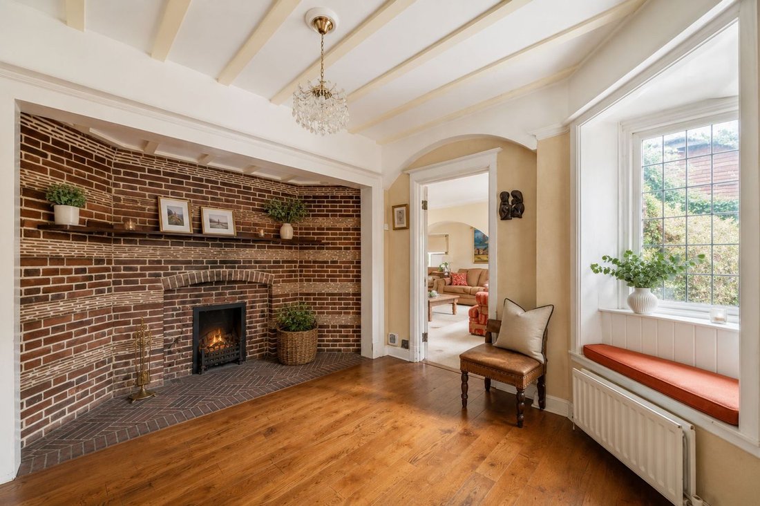 House in Woodcote Green, London Borough of Croydon, England 2 - 17641005