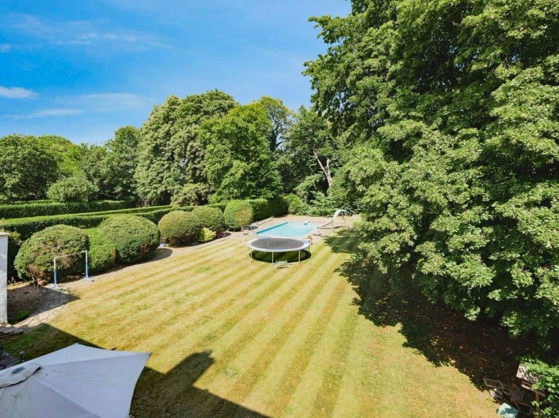 House in Woodcote Green, London Borough of Croydon, England 4 - 17641005
