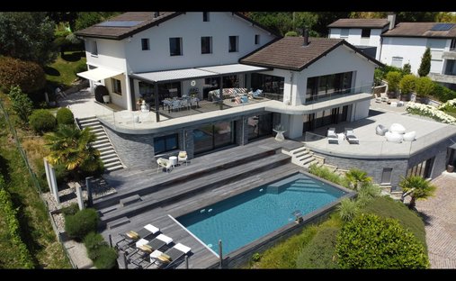Casa a Crans-près-Céligny, Vaud, Svizzera 1