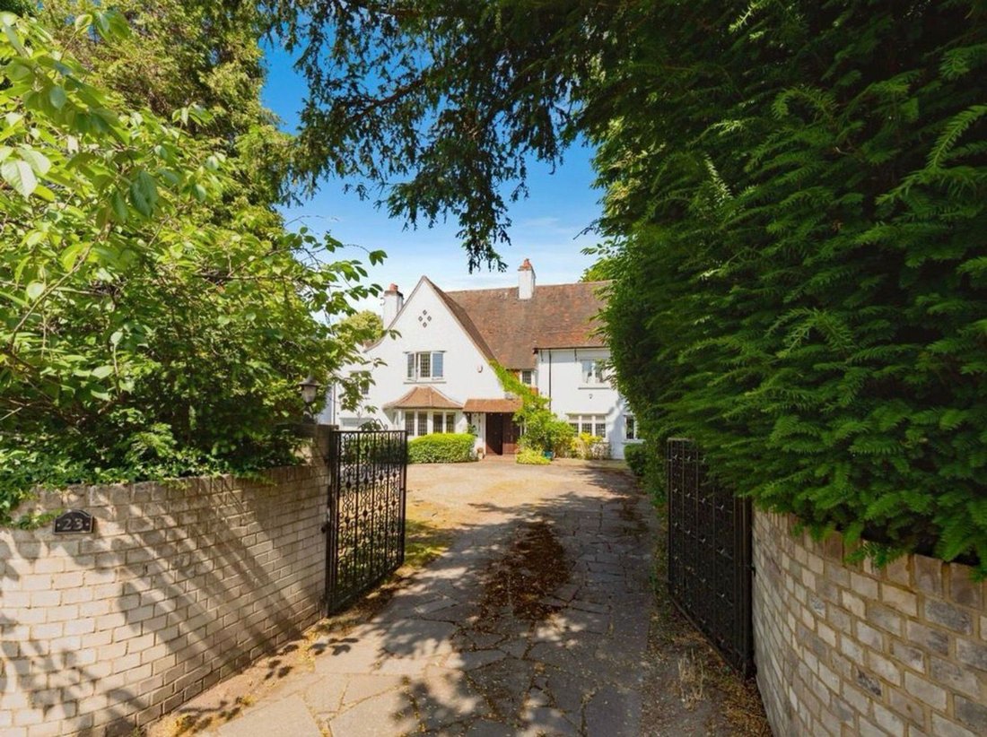 House in Woodcote Green, London Borough of Croydon, England 5 - 17641005