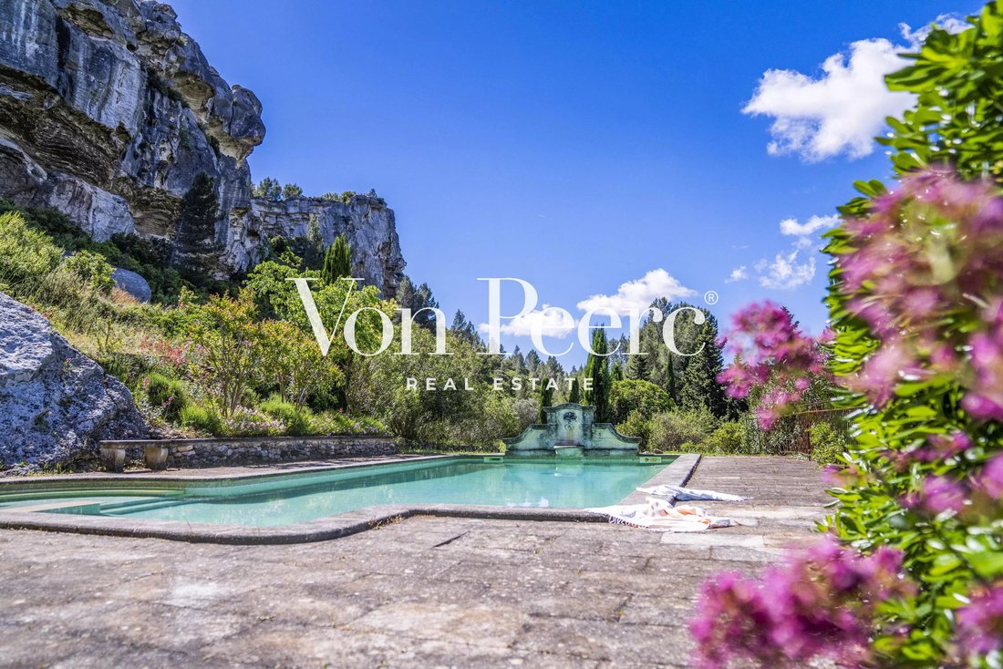 House in Les Baux-de-Provence, Provence-Alpes-Côte d'Azur, France 2 - 18248947