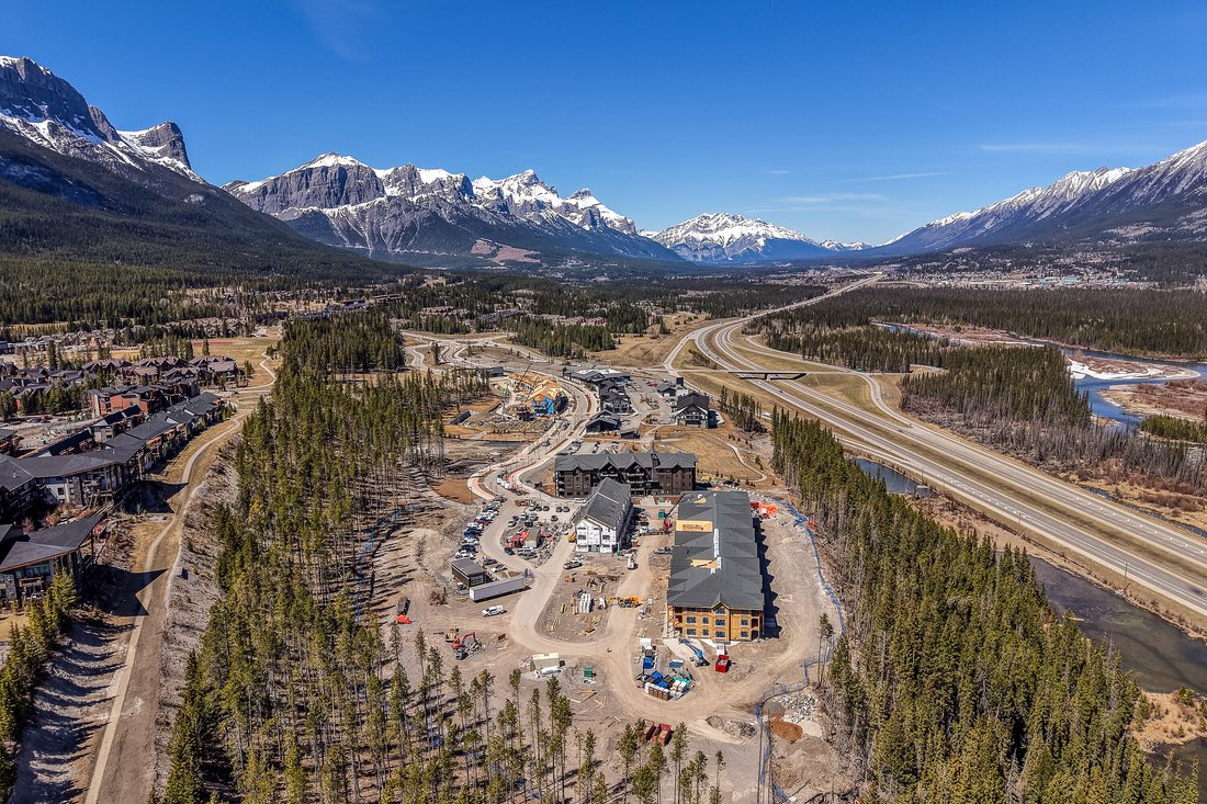 Condo in Canmore, Alberta, Canada 5 - 18248700