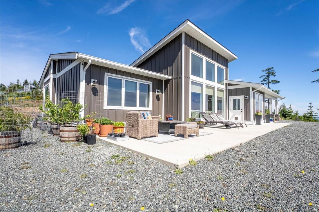 House in Shawnigan Lake, British Columbia, Canada 1 - 18248734