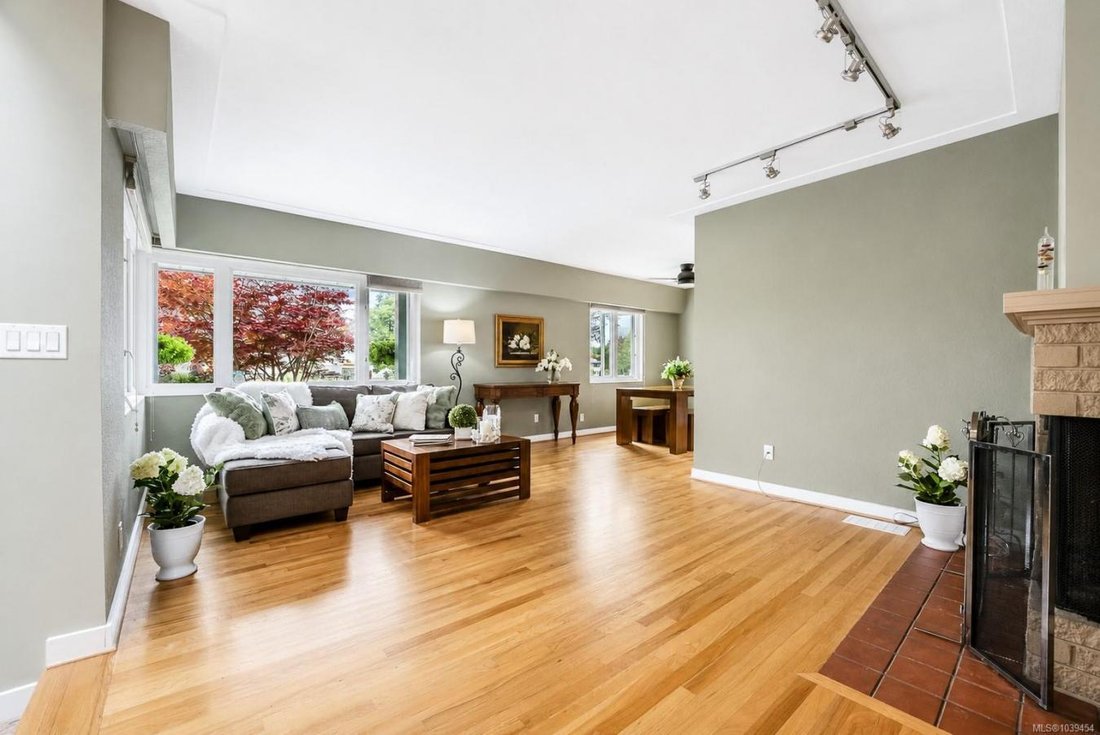 House in Oak Bay, British Columbia, Canada 3 - 18248730