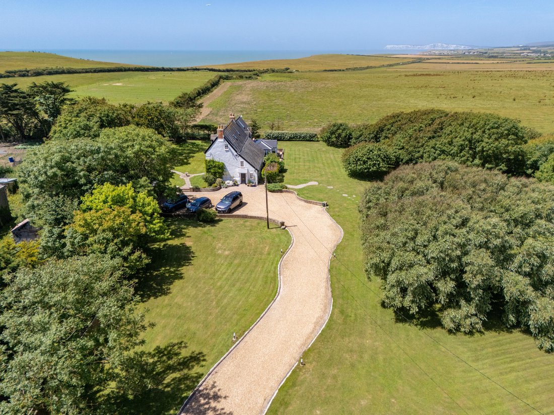 House in Brighstone, England 2 - 18248329
