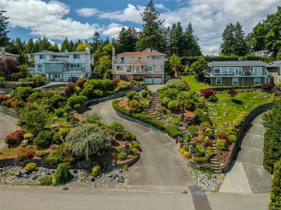 House in Saanich, British Columbia, Canada 1 - 18248737