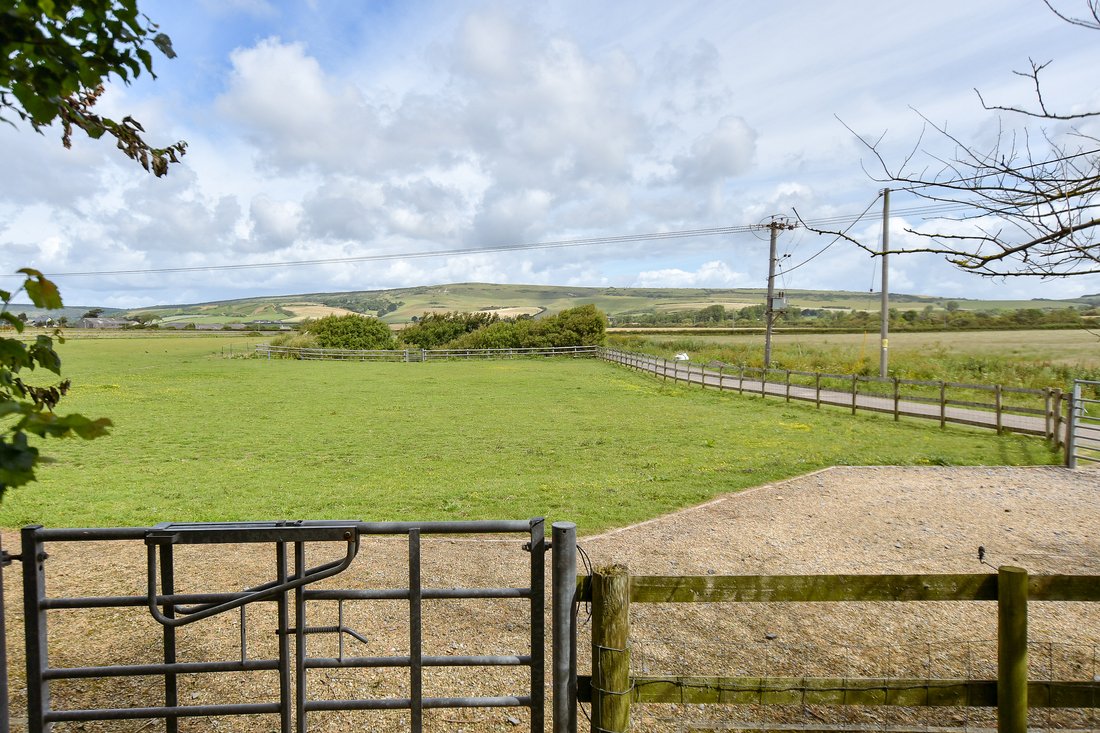 House in Brighstone, England 4 - 18248329